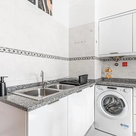 Onyx Scape Near Funchal & Airport * קאניקו